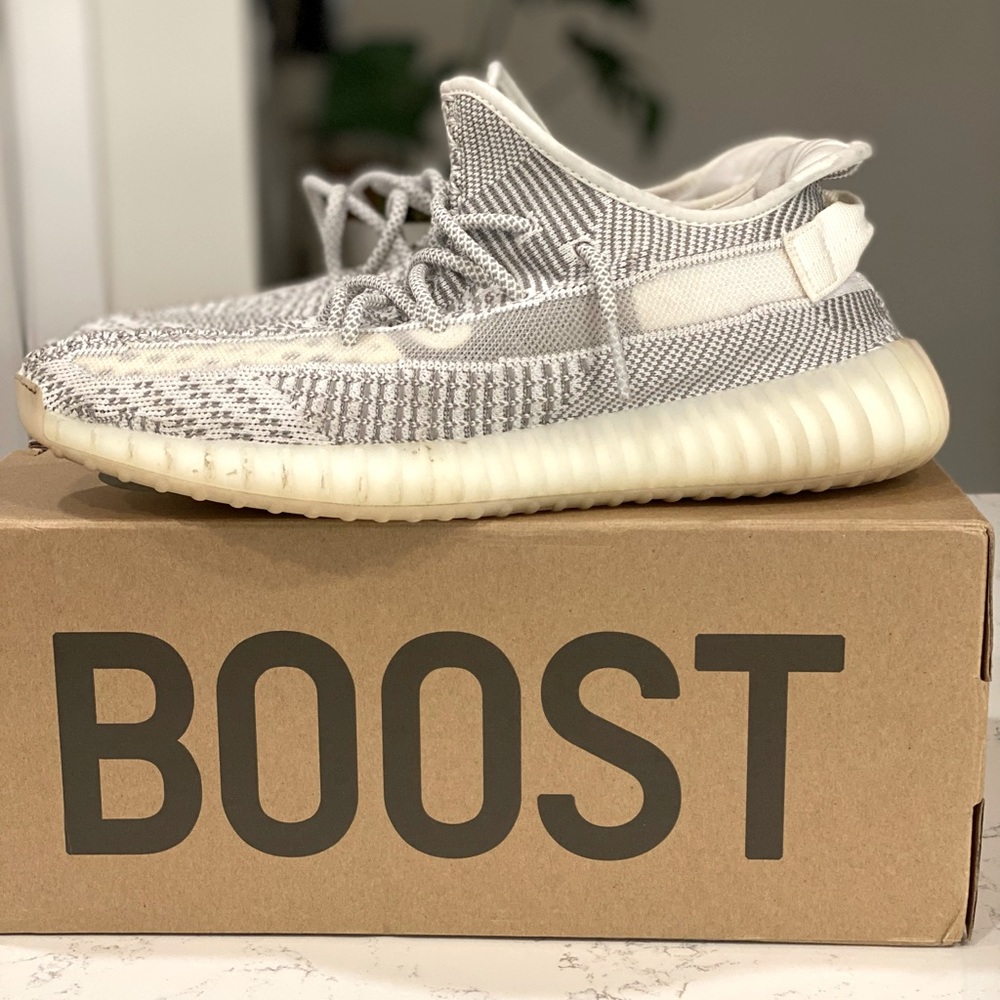 Yeezy Boost 350 V2 static